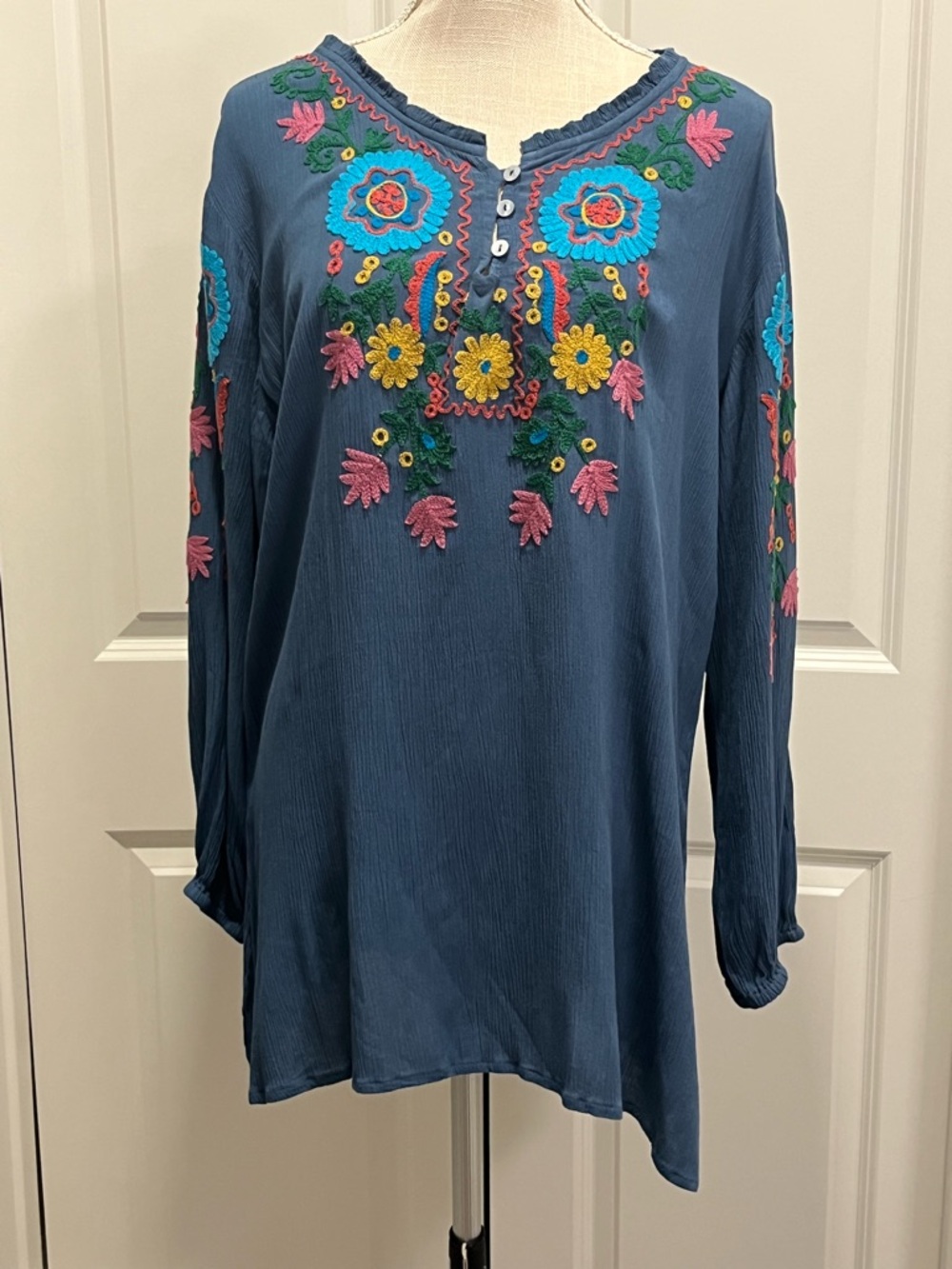 Blue Long Sleeve Embroidered Floral Tunic Top Women’s Large Indie Boho Artsy